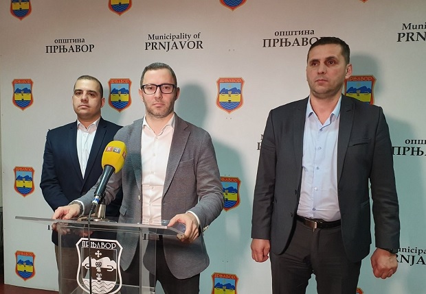 Заражени стигао комбијем из Немачке са шест Прњаворчана: Полиција трагала за двојицом из Јова бара,  470 особа под надзором